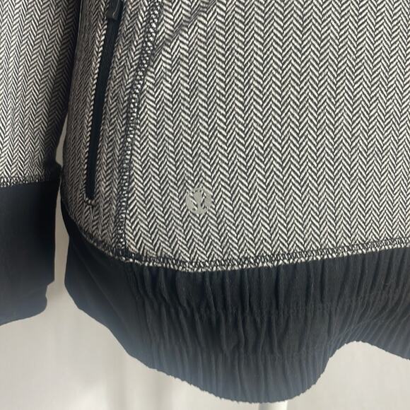 Lululemon black and grey herringbone think fast hoodie size 4 - Picture 8 of 10